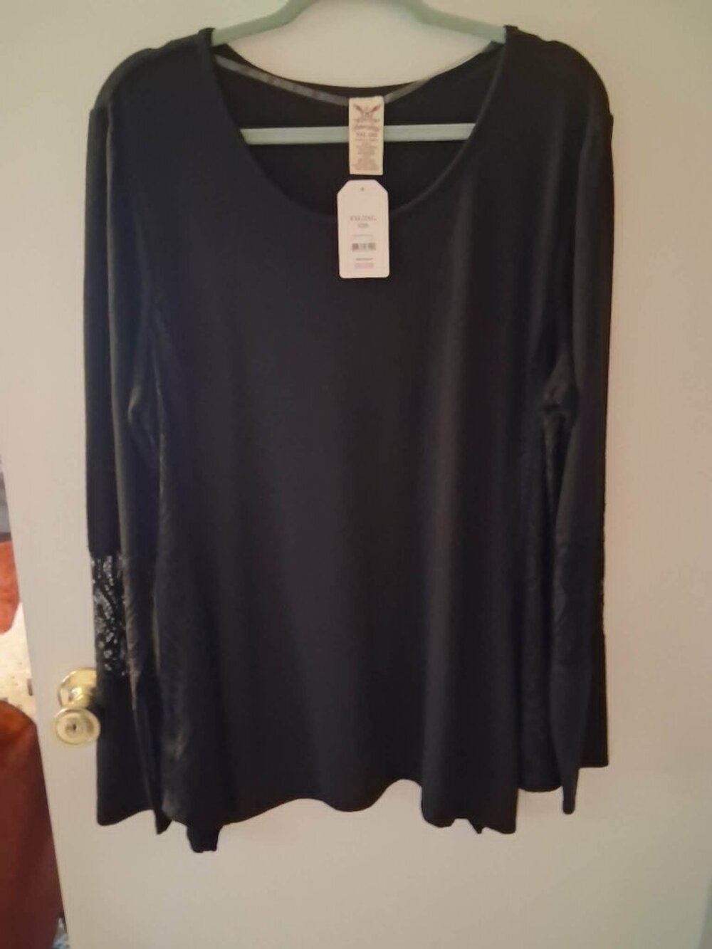 Faded Glory woman's top- lace sides and sleeves XXL (20) NWT